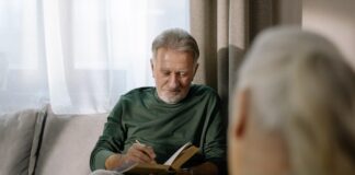 Rejsy dla seniorów - jakie formy transportu są dostępne między portami?