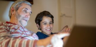 Rejsy dla seniorów - jakie formy rozrywki są dostępne na pokładzie?