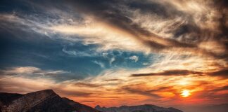 Do której godziny 13 latek może być na dworze?