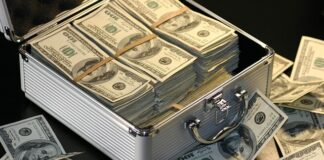 Ile zarabia pilot Ryanair miesięcznie?