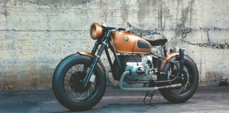 Czy motocykl może stać na deszczu?