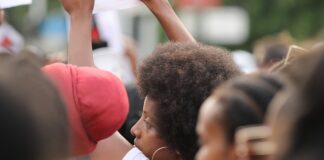 Co to znaczy odpala na plaka?