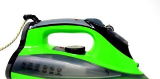 Czy można prasować mokre ubrania?