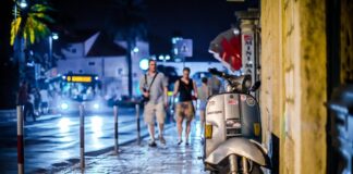 Czy skuterem 50 można jeździć na dowód 2023?