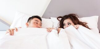 W którym miesiącu trzeba obniżyć łóżeczko?