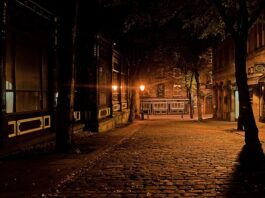 Jaka kostka wokół pomnika?